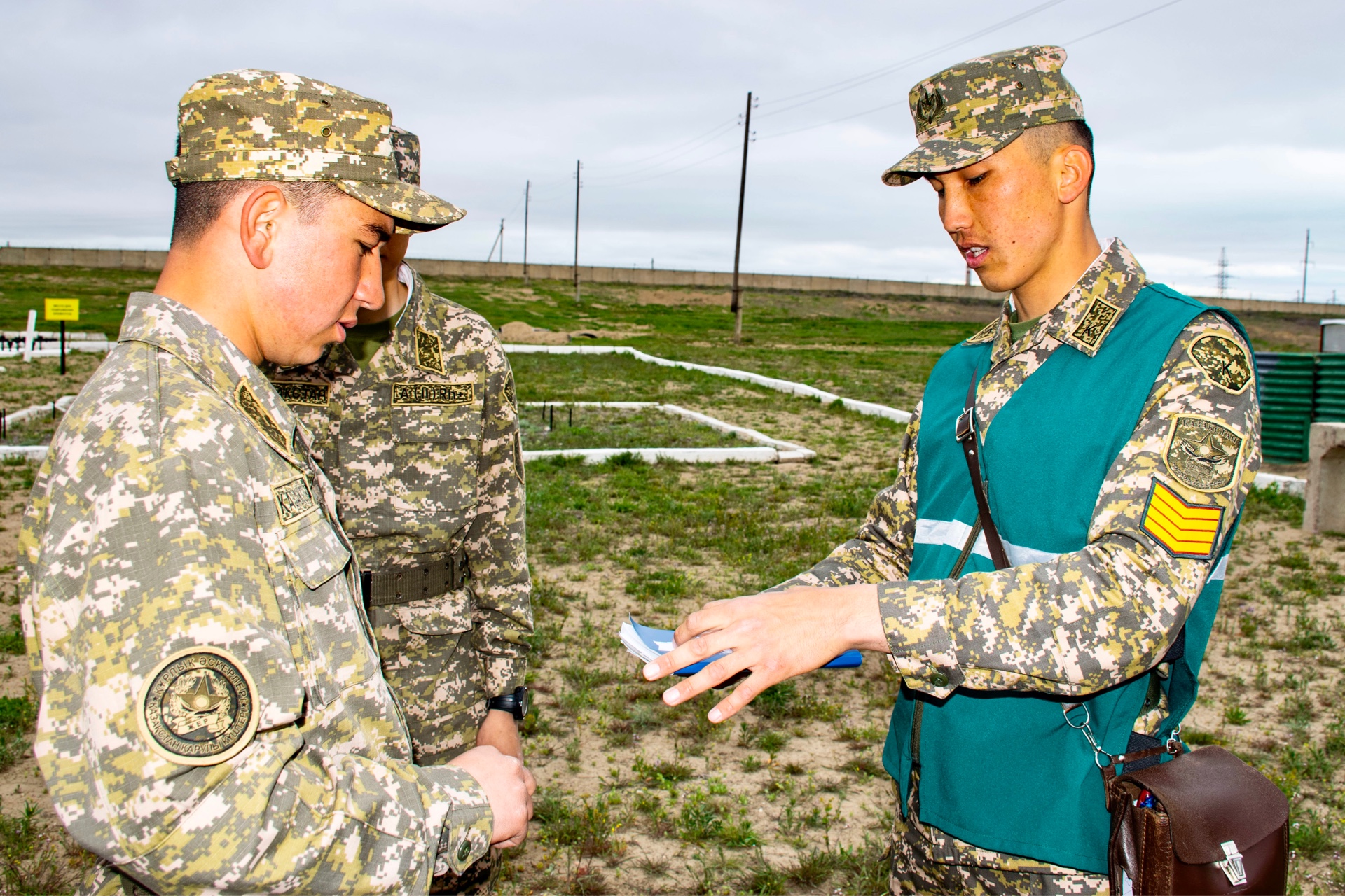 You are currently viewing Қонаев қаласында әскери университет курсанттарына арналған «Сардар» бақылау-кешендік курсының бір кезеңі өтуде.