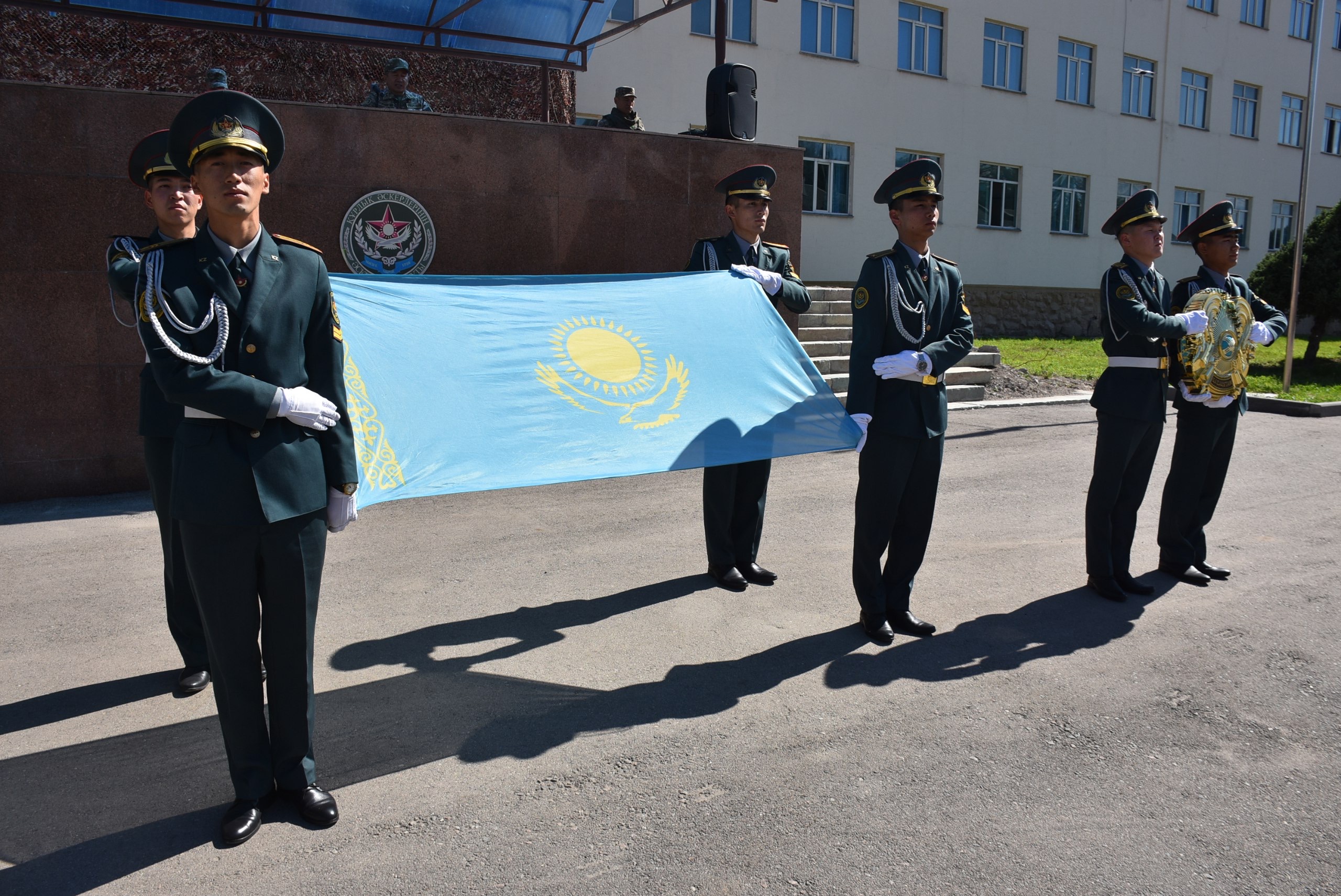 Read more about the article Сағадат Нұрмағамбетов атындағы Құрлық әскерлерінің Әскери институтында 4 маусым — Мемлекеттік Рәміздер күніне арналған салтанатты митинг өтті.