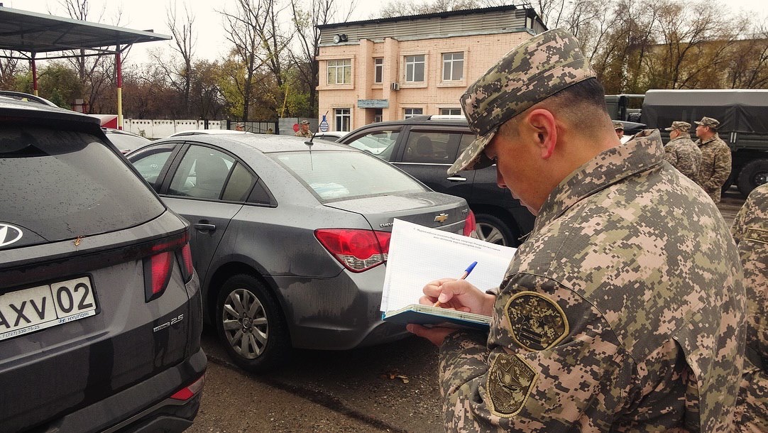 Вы сейчас просматриваете Проведена проверка готовности к зимнему режиму эксплуатаций личных автомобилей постоянного состава института. В ходе мероприятия были доведены особенности вождения в зимнее время и требования ПДД.