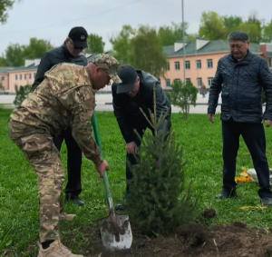 Read more about the article Сағадат Нұрмағамбетов атындағы Құрлық әскерлерінің Әскери институтында “Таза Қазақстан” акциясы өткізілді.