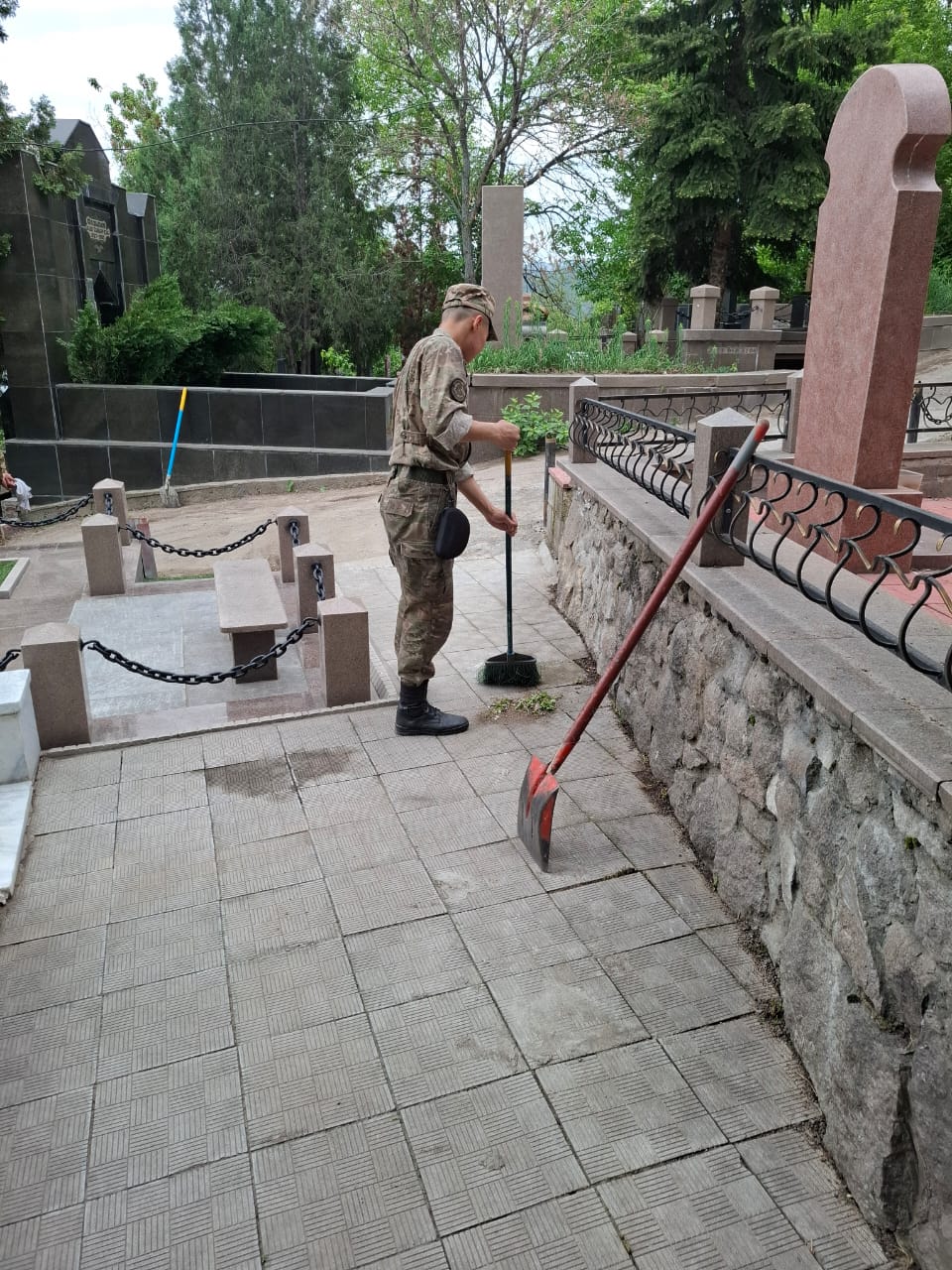 Вы сейчас просматриваете В Алматы курсанты военного института почтили память героев войны